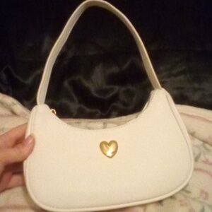 Elegant White Shoulder Bag 🦋